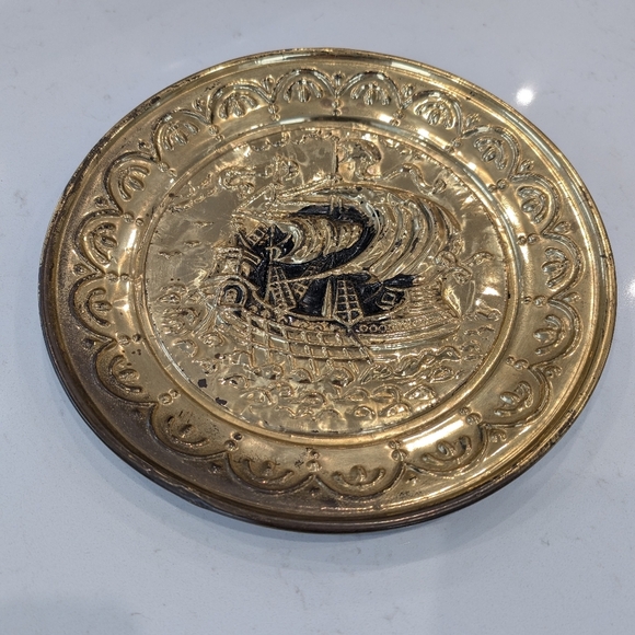 Vintage 1960 wall ship plates brass made in England - Picture 4 of 12